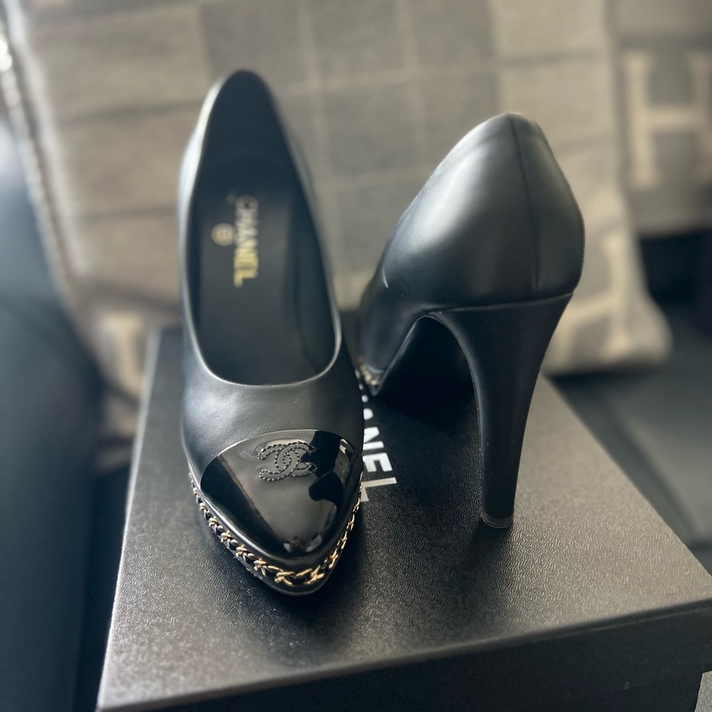 Chanel cc chain pump, size 39.5- dust bag and box included